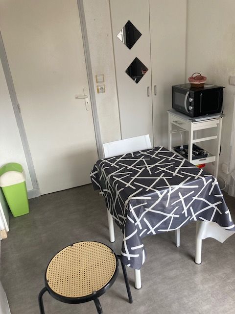 AURILLAC STUDIO 24 M2 TRES CLAIR CENTRE IDEAL ETUDIANT