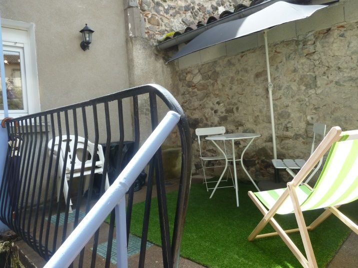 AURILLAC STUDIO 24 M2 TRES CLAIR CENTRE IDEAL ETUDIANT