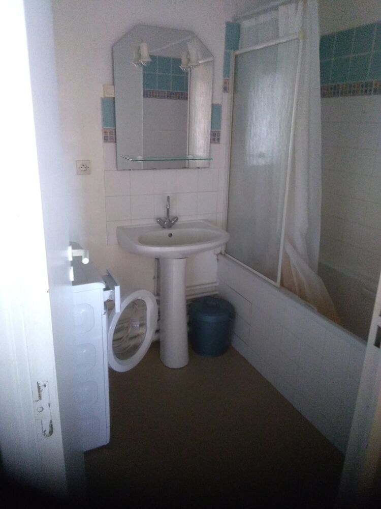 appt T3 situé au 4 eme étage d'un immeuble de 5 étages.