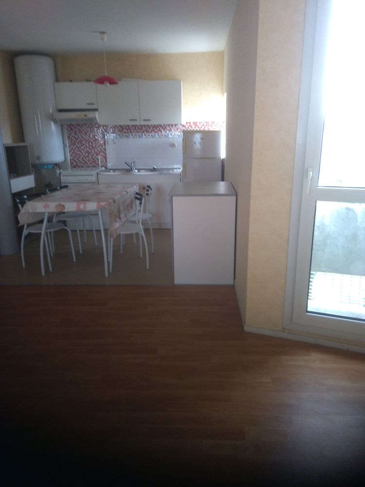 appt T3 situé au 4 eme étage d'un immeuble de 5 étages.