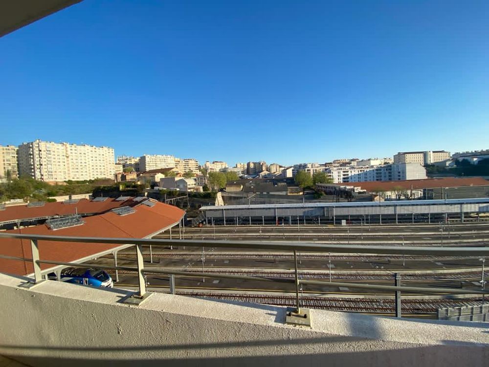 T3 lumineux avec balcon sans vis à vis au 4e étage sur 5e