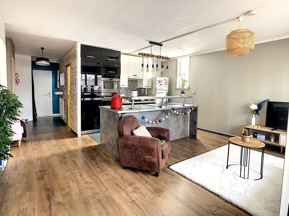 Appartement 74m2 , entièrement rénové, lumineux, traversant