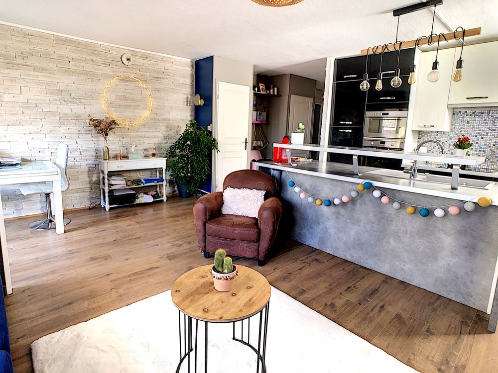 Appartement 74m2 , entièrement rénové, lumineux, traversant