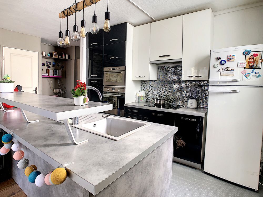 Appartement 74m2 , entièrement rénové, lumineux, traversant