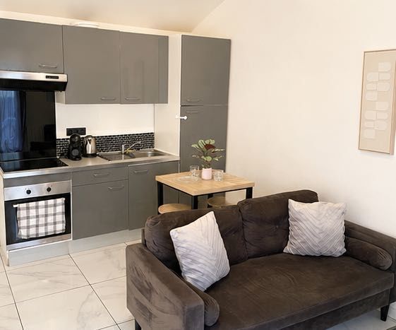 T2 rénové de 28 m² vendu entièrement meublé avec place de parking €" Villenave-d'Ornon