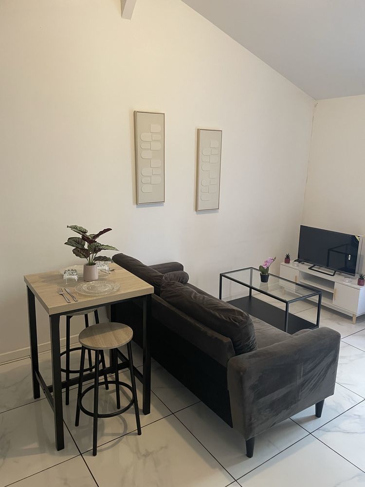 T2 rénové de 28 m² vendu entièrement meublé avec place de parking €" Villenave-d'Ornon