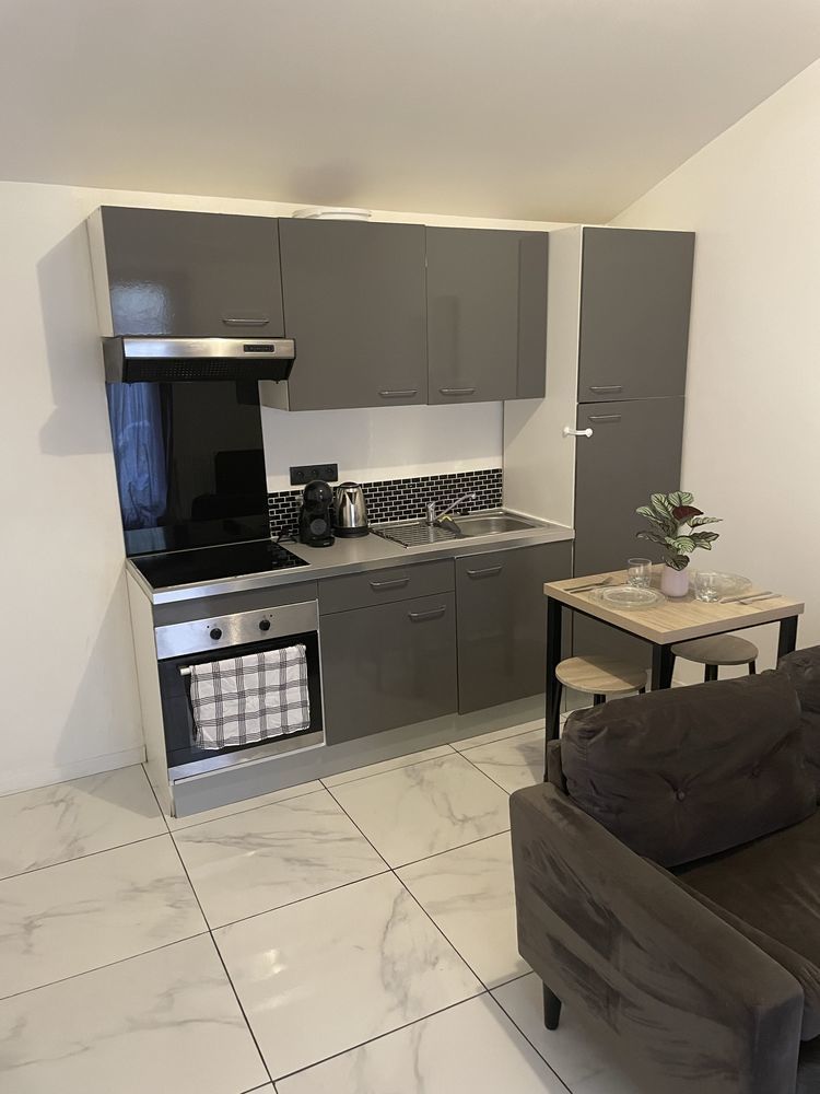 T2 rénové de 28 m² vendu entièrement meublé avec place de parking €" Villenave-d'Ornon