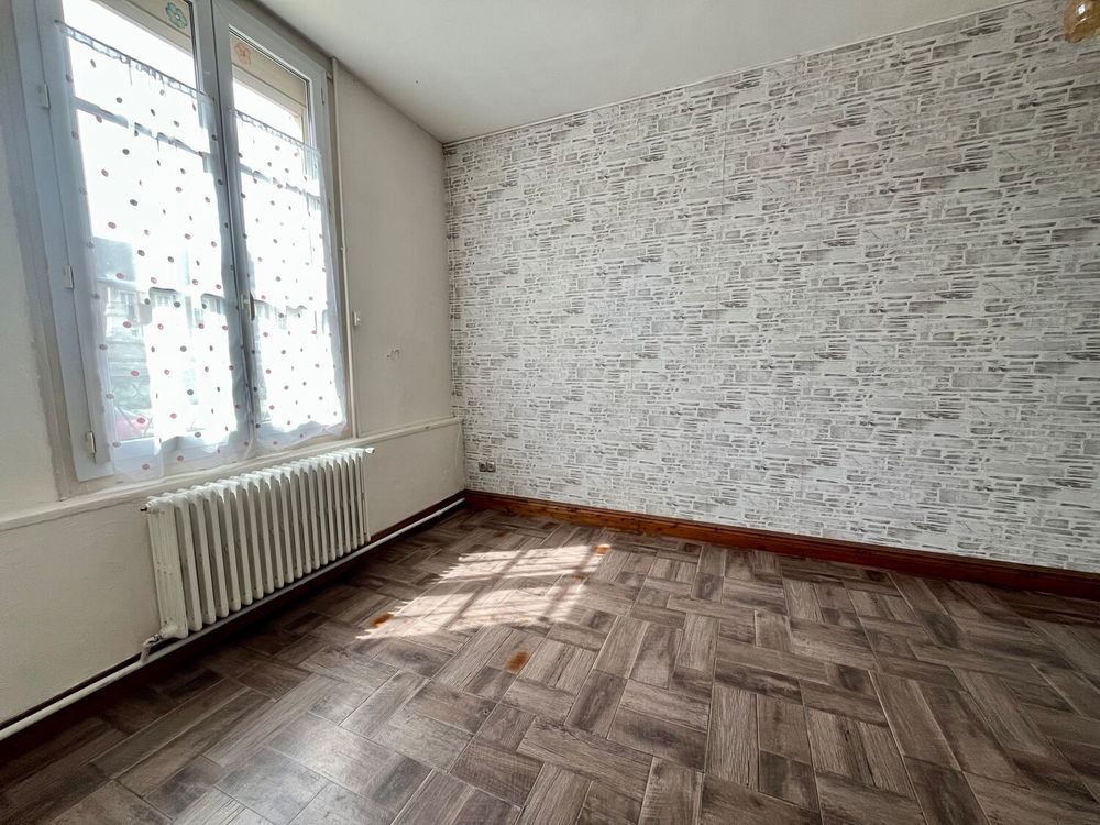 Maison familiale, beau volume avec extérieur