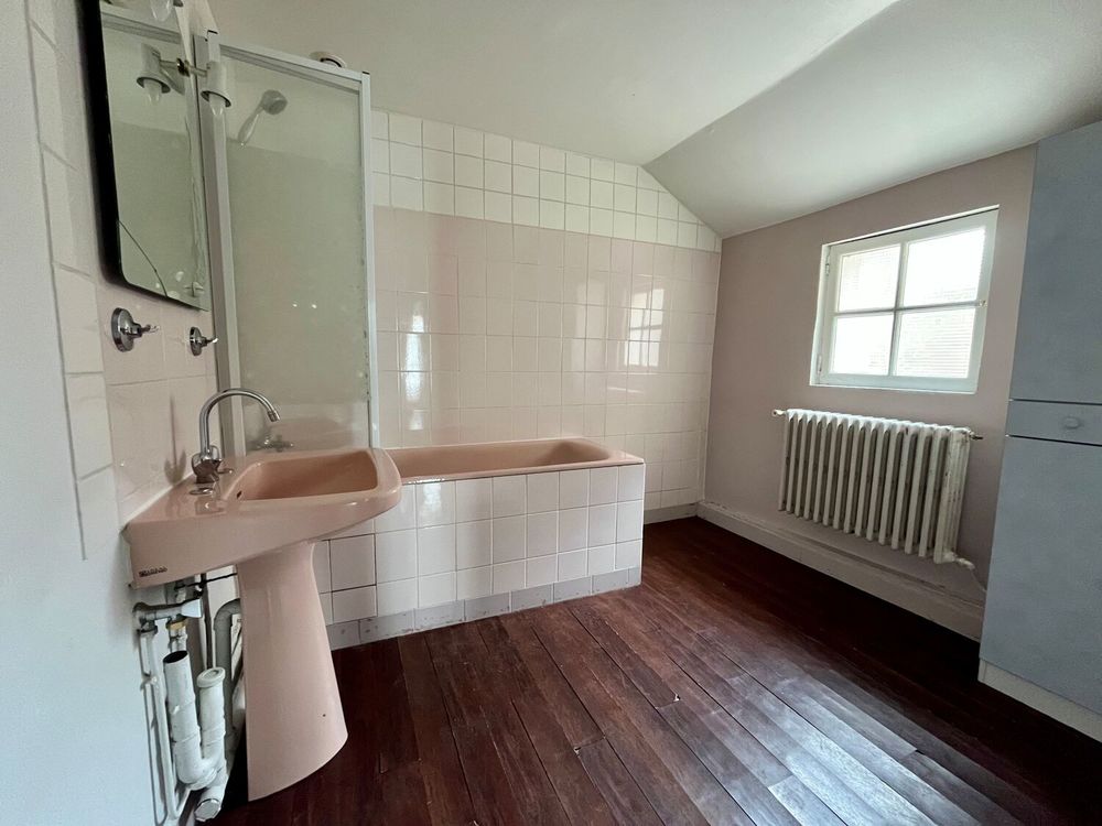 Maison familiale, beau volume avec extérieur