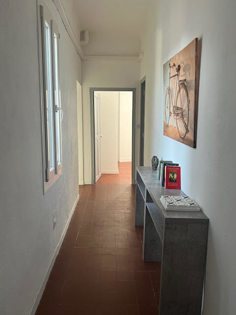 3 pièces meublé rénové de 77 m² proche commodités