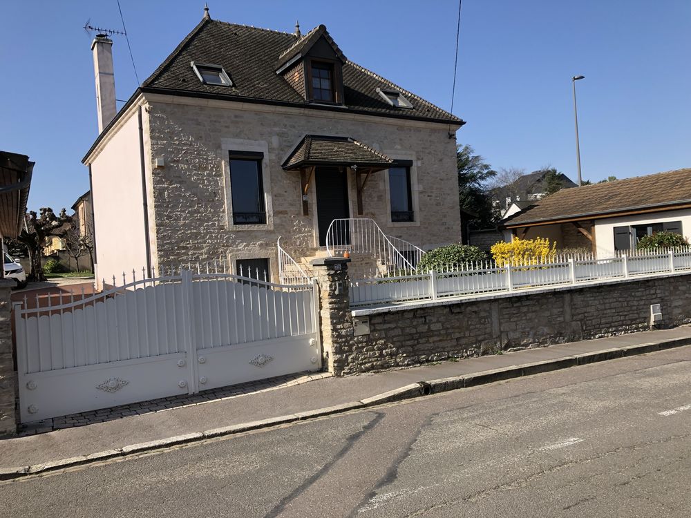 Maison en pierre proche du centre ville