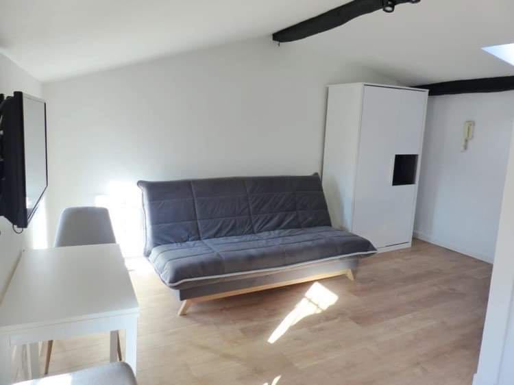 Studio meublé rénové proche place de la Brèche