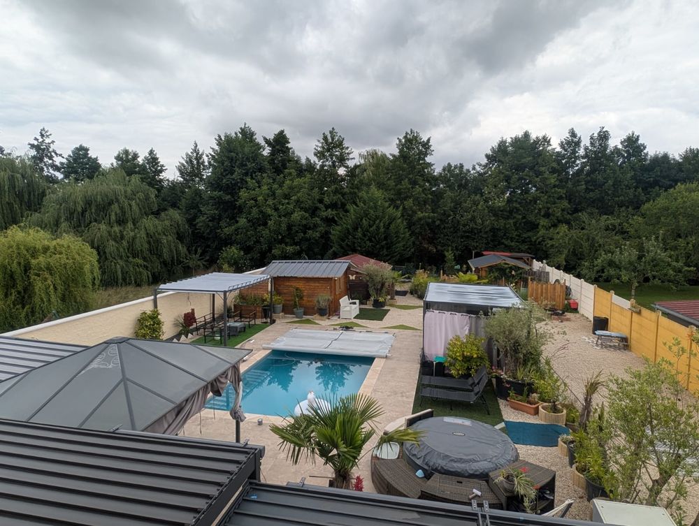 Maison avec appartement et piscine creusé