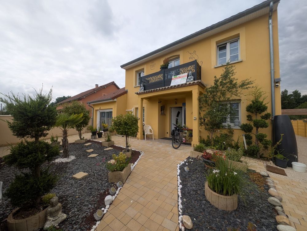 Maison avec appartement et piscine creusé