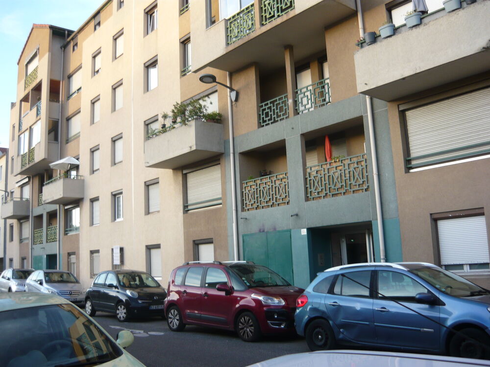 avec Parking ETUDIANTS ou autre Garant signe distance