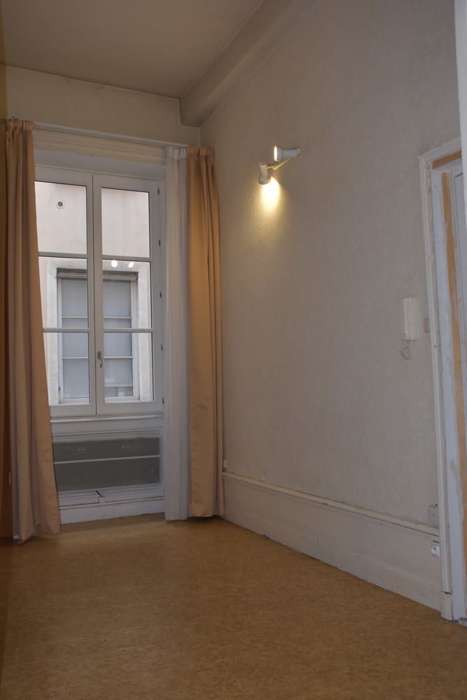 Studio 4 rue Giuseppe Verdi 3è étage Lyon1er