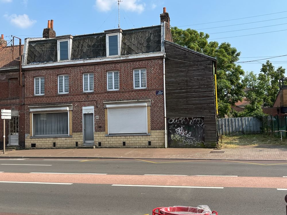 grande maison avec dépendances et grand terrain