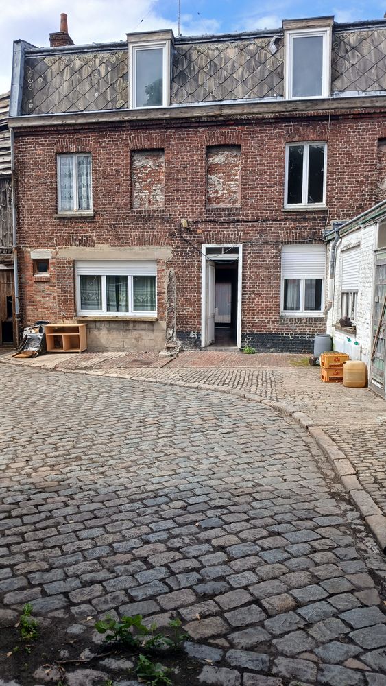 grande maison avec dépendances et grand terrain