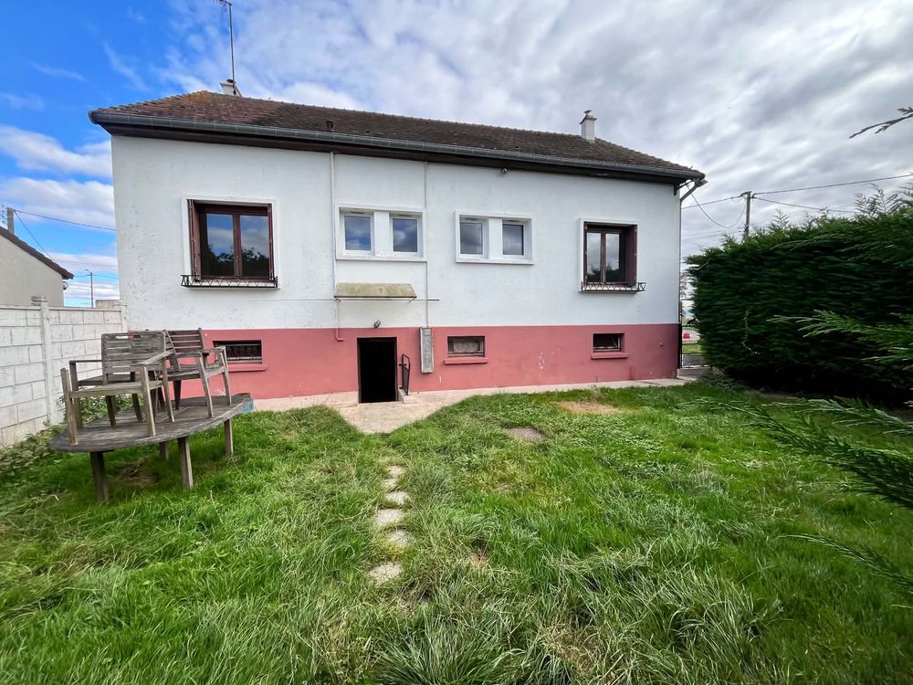 Maison individuelle avec terrain et dépendances