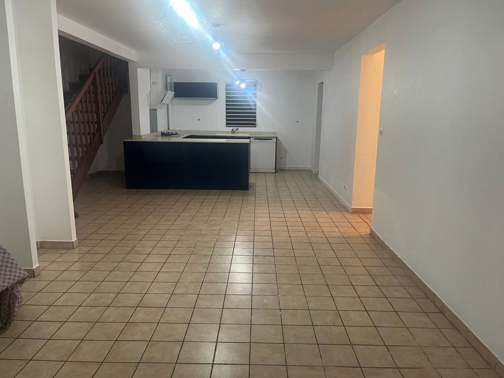 appartement F4 avec une superficie de 82 m2 habitable,
