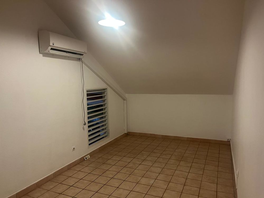 appartement F4 avec une superficie de 82 m2 habitable,