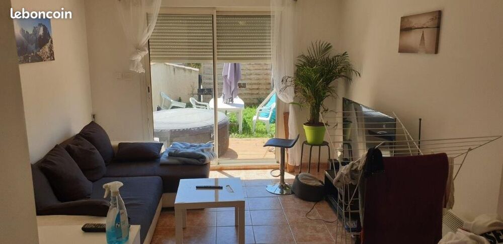 Beau T2 bas de maison de village avec jardinet et 2 parkings