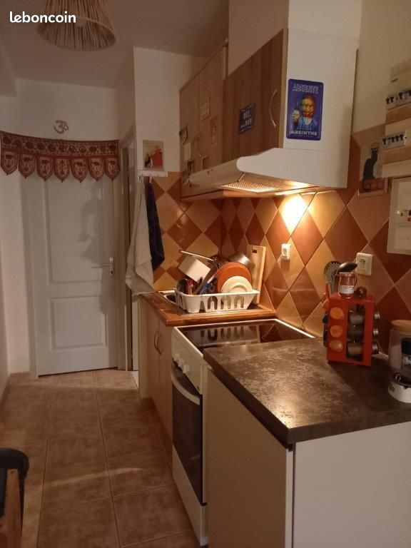 Beau T2 bas de maison de village avec jardinet et 2 parkings