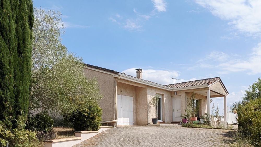 VILLA ENTIEREMENT RENOVEE avec MAGNIFIQUE VUE