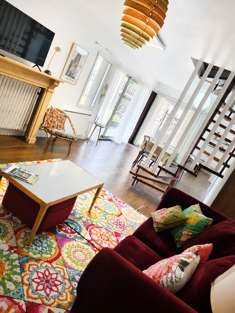 MAISON LOCATION MEUBLEE- 3 CHAMBRES & JARDIN-DINAN CENTRE