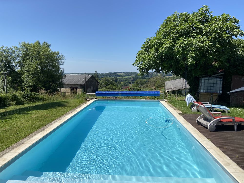 Maison de campagne avec vue, piscine et grange -Calme assuré