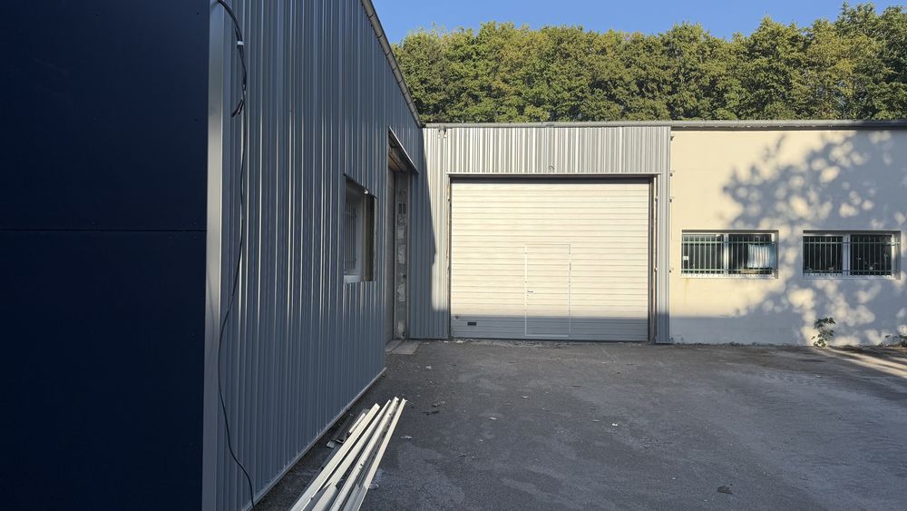 DÉPÔT DE 250M2
