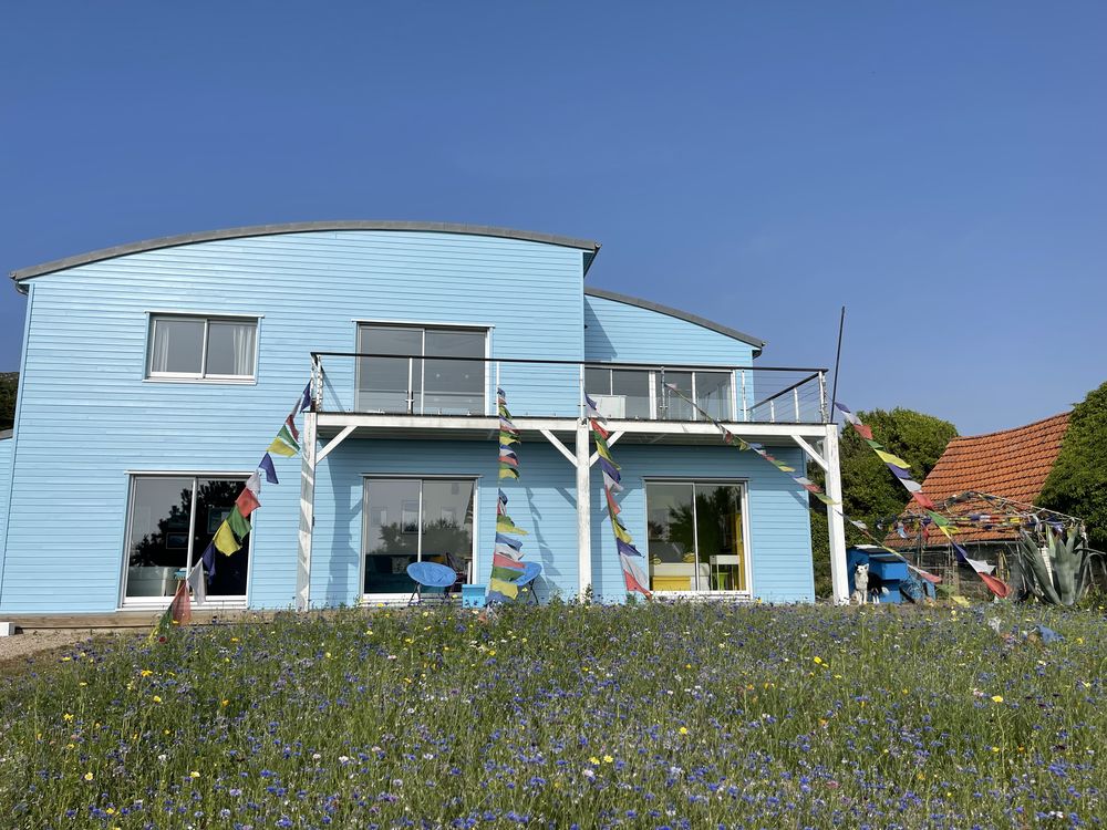 Maison d'architecte face aux îles anglo-normandes