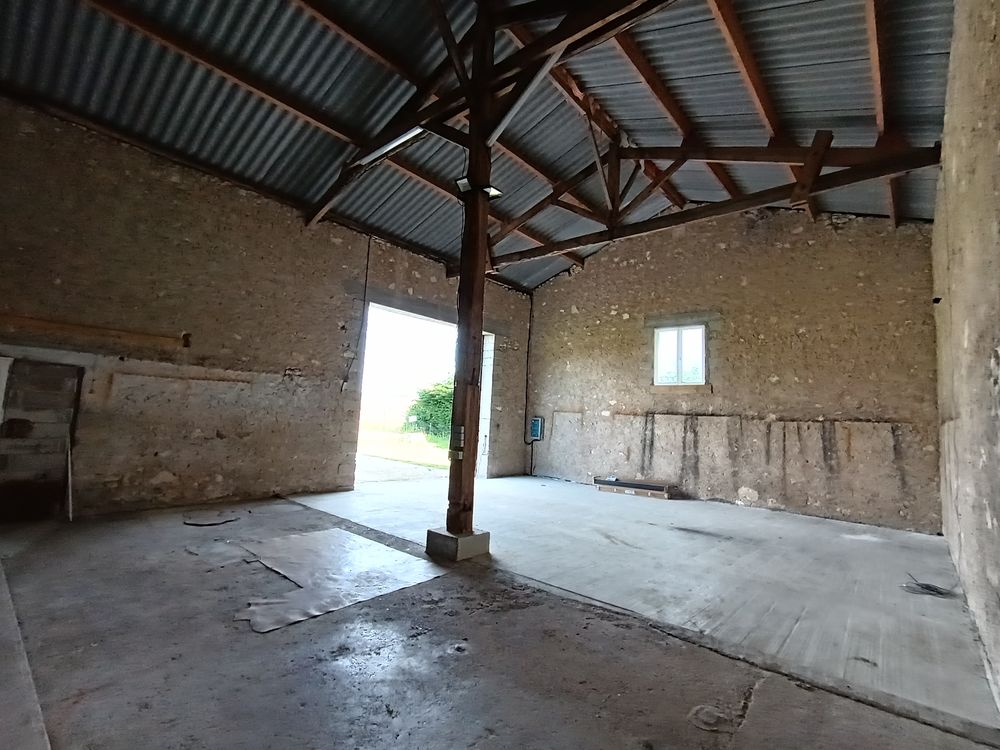 Hangar pierre 150m2 viabilisé + 5000m2 de terrain
