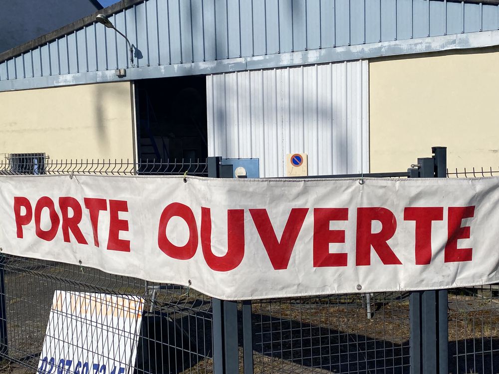 VANNES LOCAL A USAGE DE DEPOT 300 M2