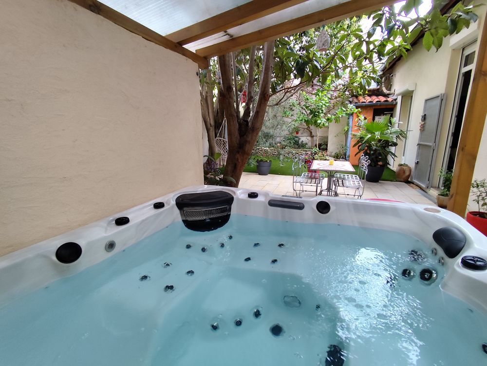 Maison de ville avec spa dans écrin de verdure