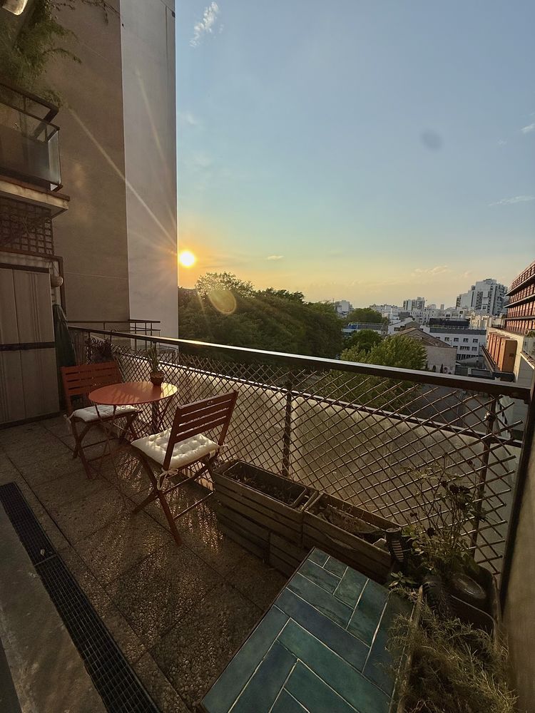 Grand Studio renove avec balcon Paris 20e