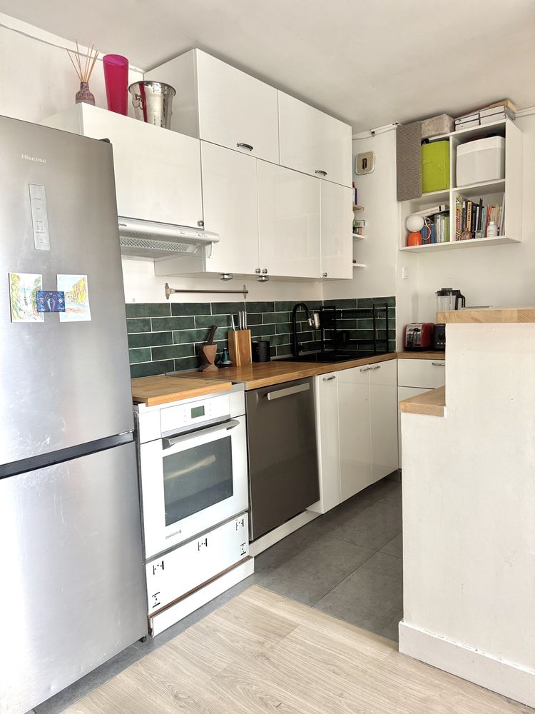 Grand Studio renove avec balcon Paris 20e
