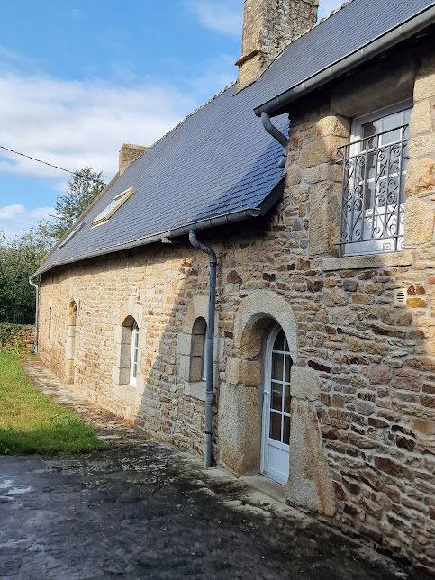 Longère avec 4 dépendances, puits, four à pain sur 4500m2