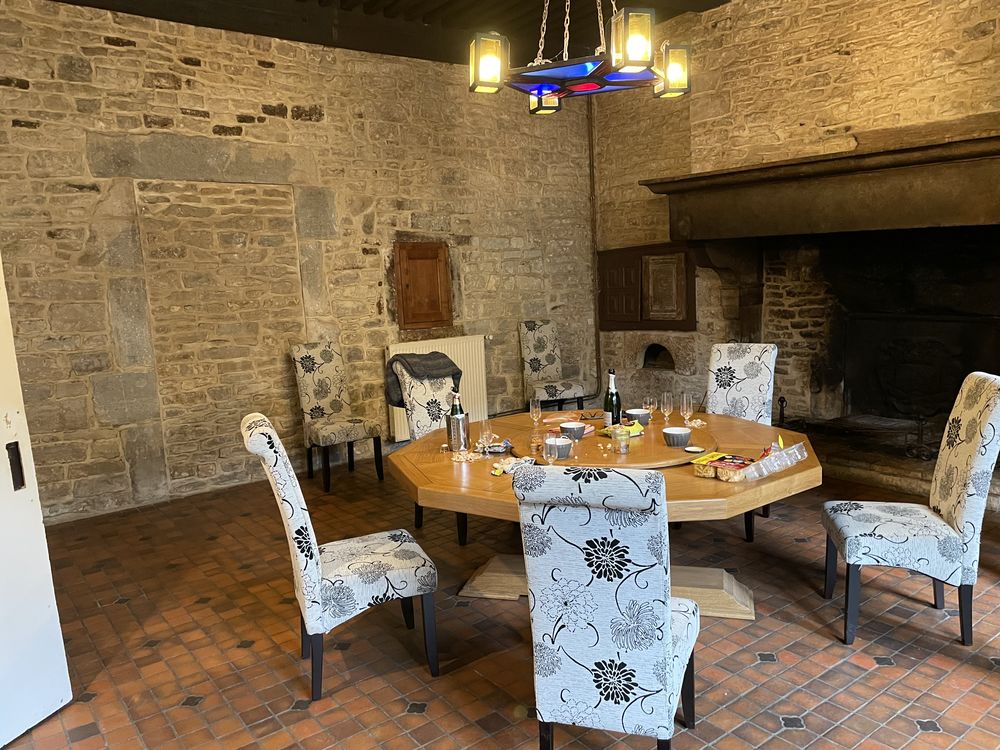 Maison de charme en pierres 245 m2 dépendances terrain