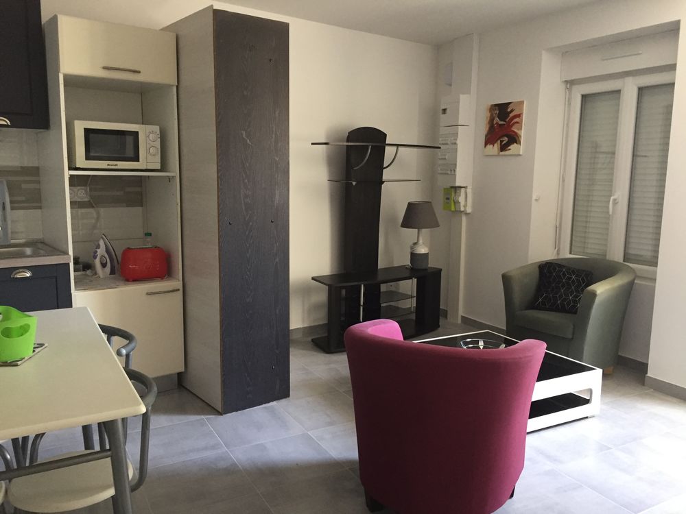 maison mitoyenne meublée à noyant 49490