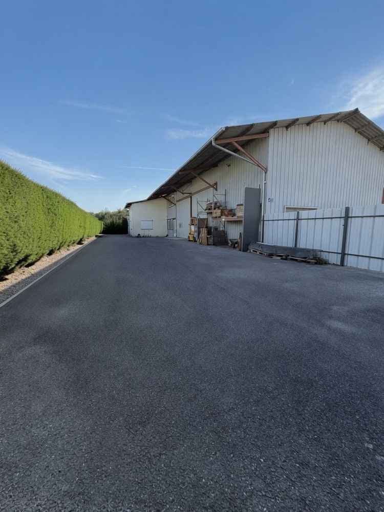 Grande maison + atelier + cour - Zone industrielle