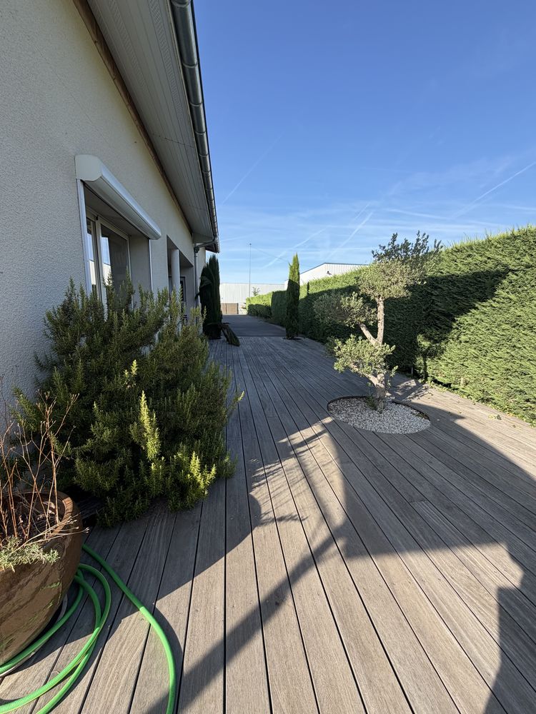 Grande maison + atelier + cour - Zone industrielle