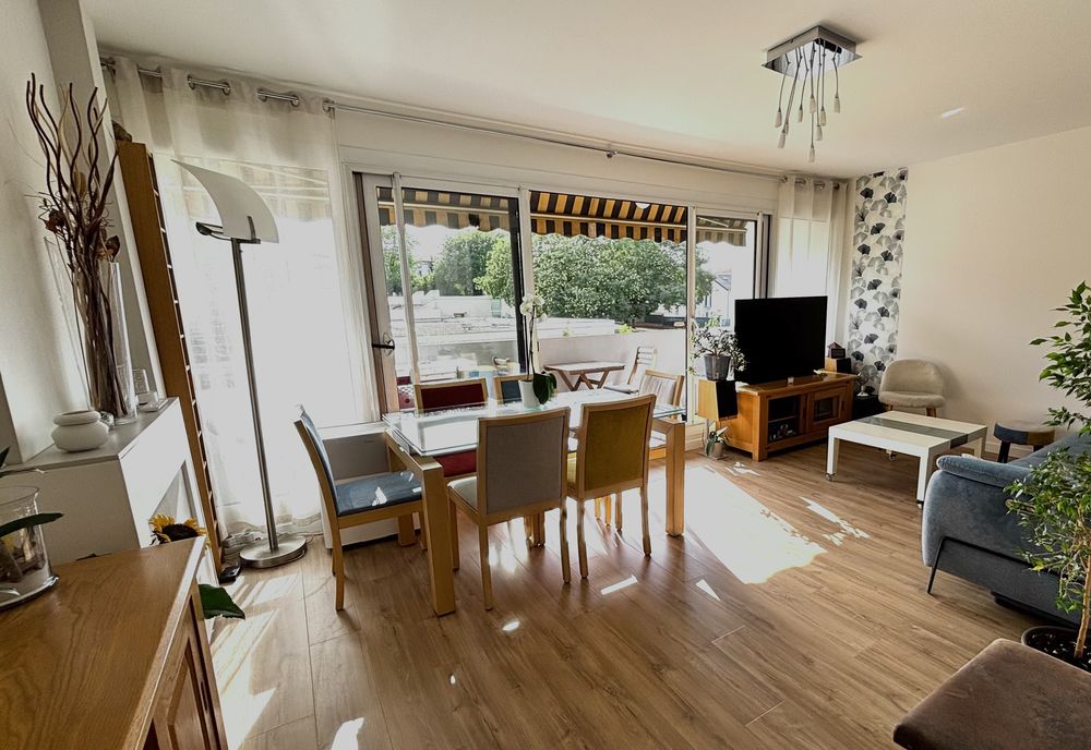 Bel appartement sans travaux proche commerces T9 et futur métro 15