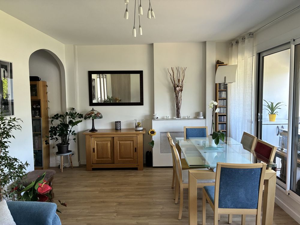 Bel appartement sans travaux proche commerces T9 et futur métro 15