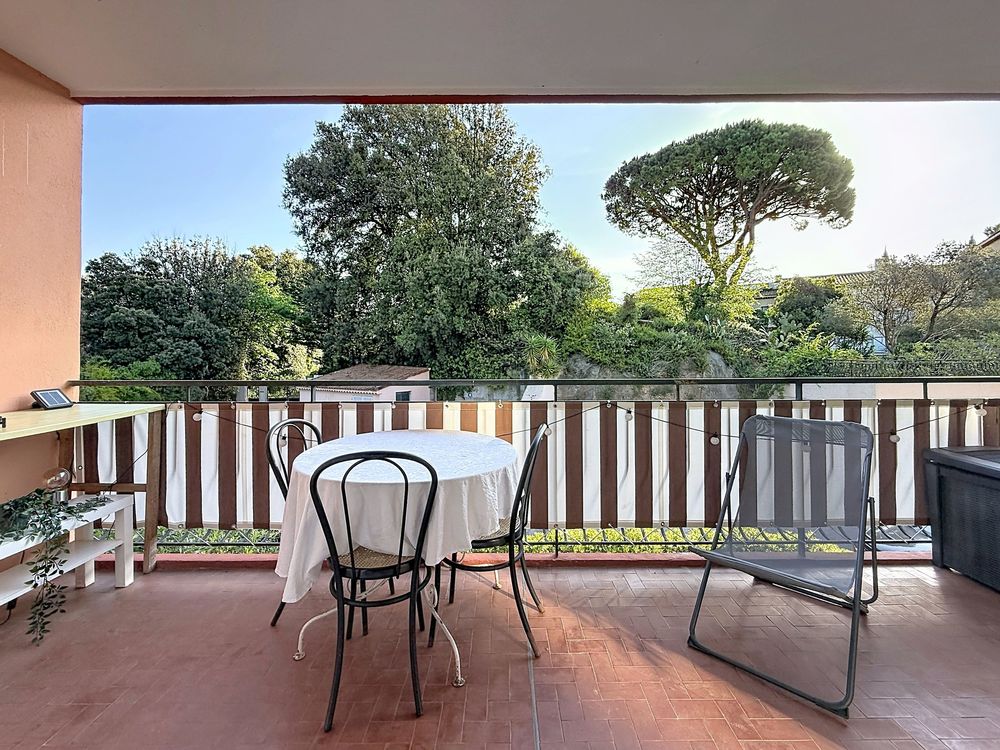 Studio avec piscine et tennis