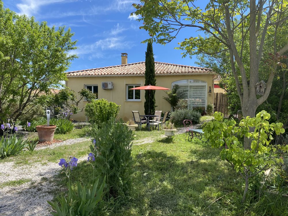 Maison de 150 m² avec piscine sur terrain de 1 000 m² 3 c