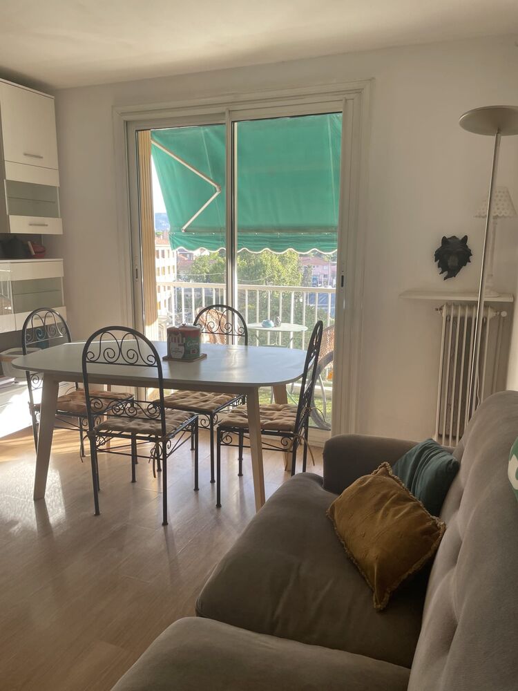 ? Superbe T4 Traversant de 63 m² et sécurisé