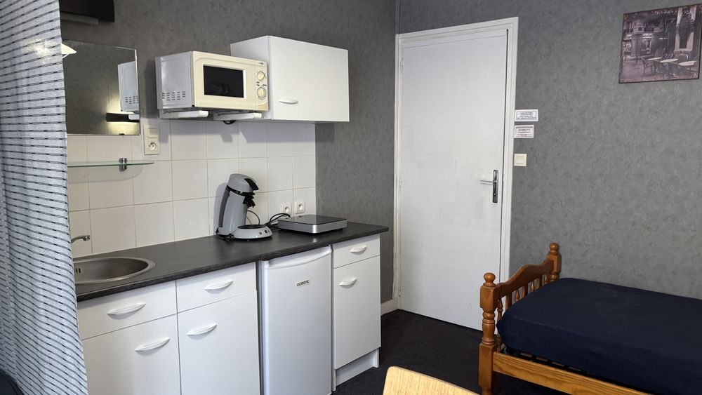 CHAMBRE MEUBLEE 15m2, pour ETUDIANTE.