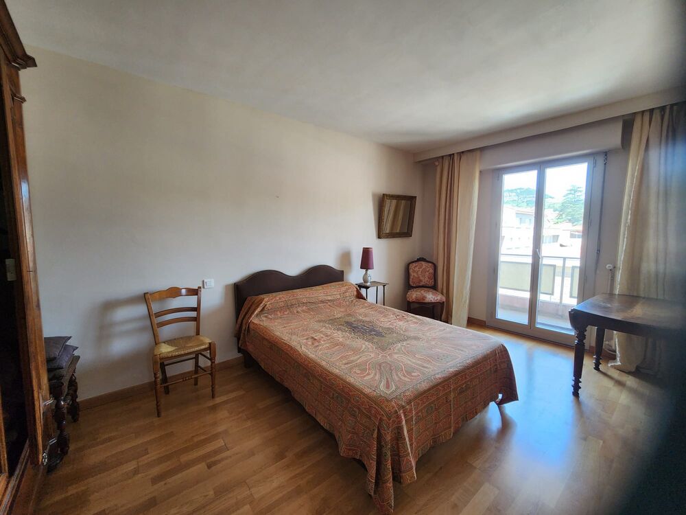 Centre Millau, bel appartement 123 m2, traversant, lumineux.