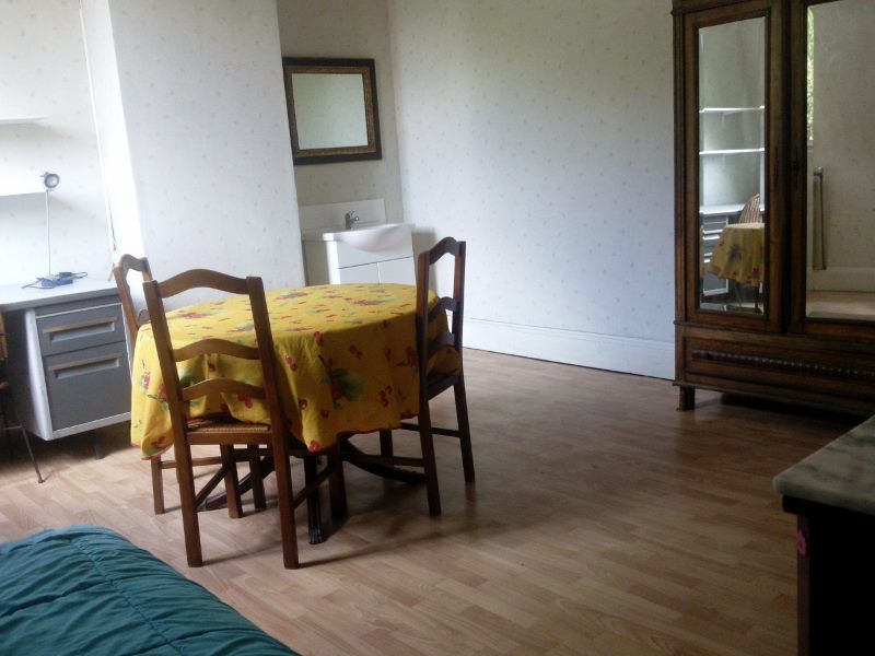 Chambre meublée pour étudiant.